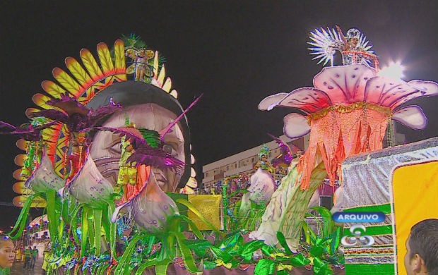 Desfile das escolas de samba do Amapá em 2013. (Foto: Reprodução/TV Amapá)