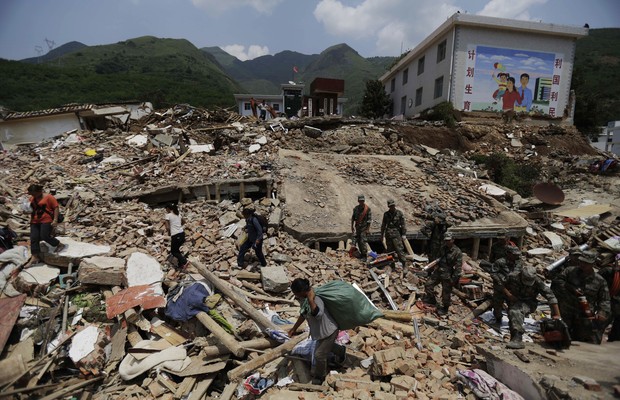 Sobe para 589 número de mortos em terremoto na China ÉPOCA Tempo
