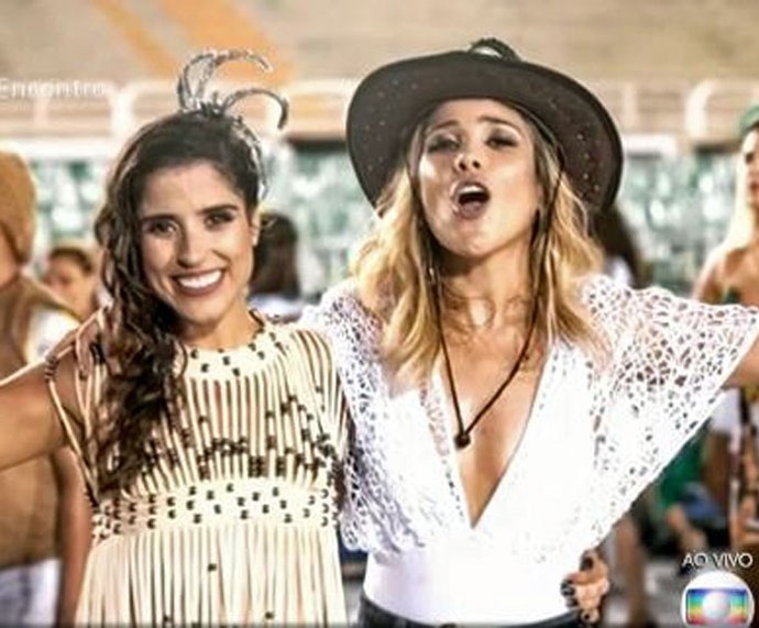 Wanessa com a irmã Camila no ensaio técnico da Sapucaí (Foto: TV Globo)