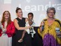 Leandra Leal recebe prêmio com a filha em Mostra de Cinema 