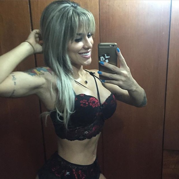 Vanessa Mesquita posa de lingerie (Foto: Reprodução/Instagram)