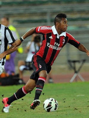 Robinho em ação pelo Milan (Foto: Getty Images)