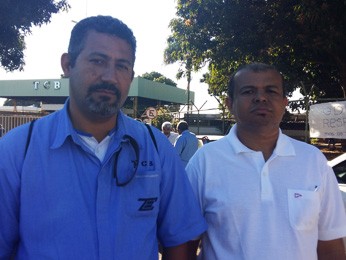 O motorista Luiz Costa e o cobrador Josinaldo da Silva (Foto: Isabella Calzolari/G1) O motorista Luiz Costa e o cobrador Josinaldo da Silva (Foto: Isabella Calzolari/G1)