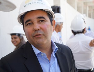 Charles Maia, presidente do consórcio Arena das Dunas, durante visita técnica ao estádio (Foto: Augusto Gomes)