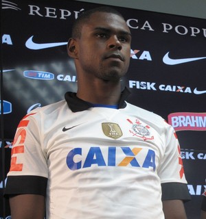 No Corinthians há um ano, zagueiro pode deixar o clube sem nem jogar