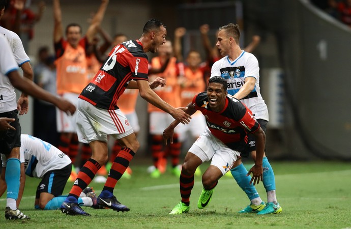 Berrío; Flamengo x Grêmio (Foto: Jorge William / Agência O Globo)