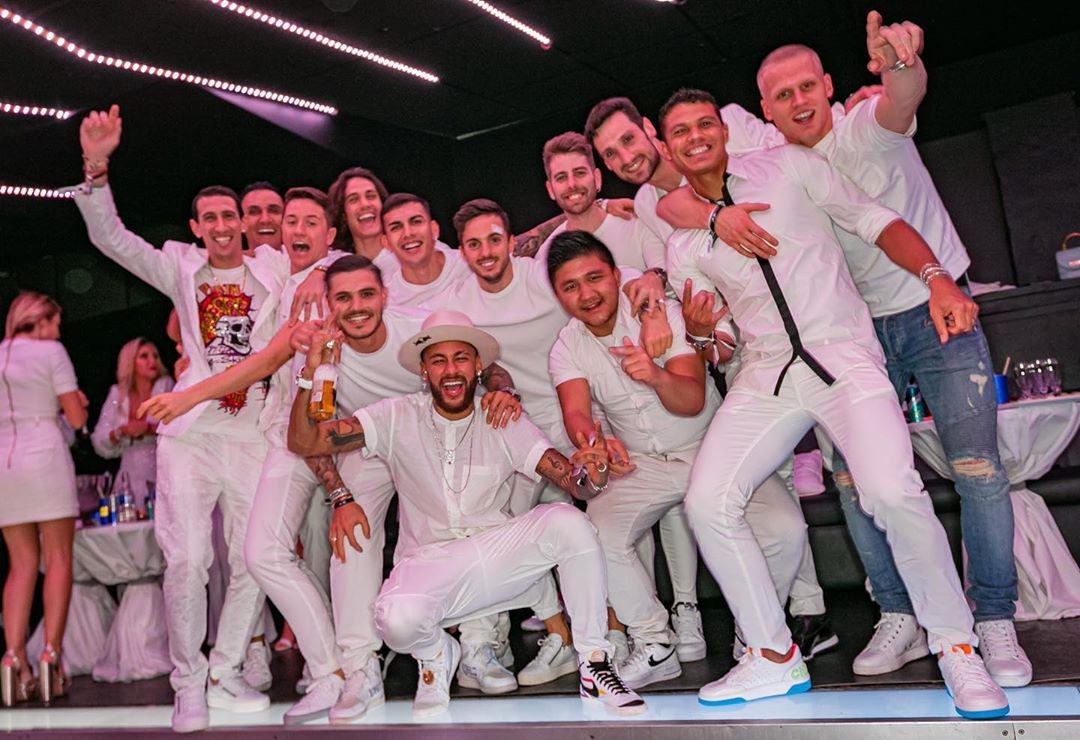 Neymar mostra cliques do aniversário: "Atura ou surta" (Foto: Reprodução/Instagram) Neymar mostra cliques do aniversário: "Atura ou surta" (Foto: Reprodução/Instagram)