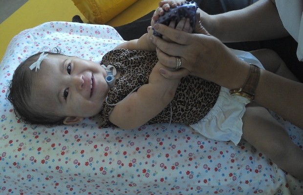 Mariana nasceu com má formação no cérebro, em Goiânia, Goiás (Foto: Arquivo Pessoal)
