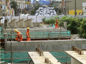 Ponte Jlio Mller liga Cuiab a Vrzea Grande, cidade da regio metropolitana da capital. Estrutura est sendo ampliada para passagem do metr de superfcie Veculo Leve sobre Trilhos (VLT). (Foto: Edson Rodrigues / Secopa)