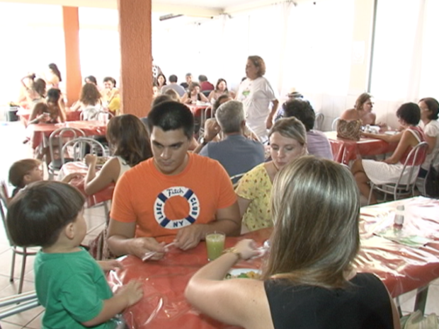 Almoço beneficente para levantar fundos para o restaurante Sol da Terra (Foto: Reprodução/TV Gazeta)