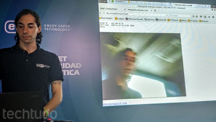 Com acesso remoto, hacker pode ter total domínio do PC e ativar a webcam, por exemplo (Foto: Melissa Cruz / TechTudo) Com acesso remoto, hacker pode ter total domínio do PC e ativar a webcam, por exemplo (Foto: Melissa Cruz / TechTudo)