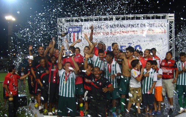 Moto Club comemora título de campeonato maranhense da Segunda Divisão (Foto: Zeca Soares/Globoesporte.com)