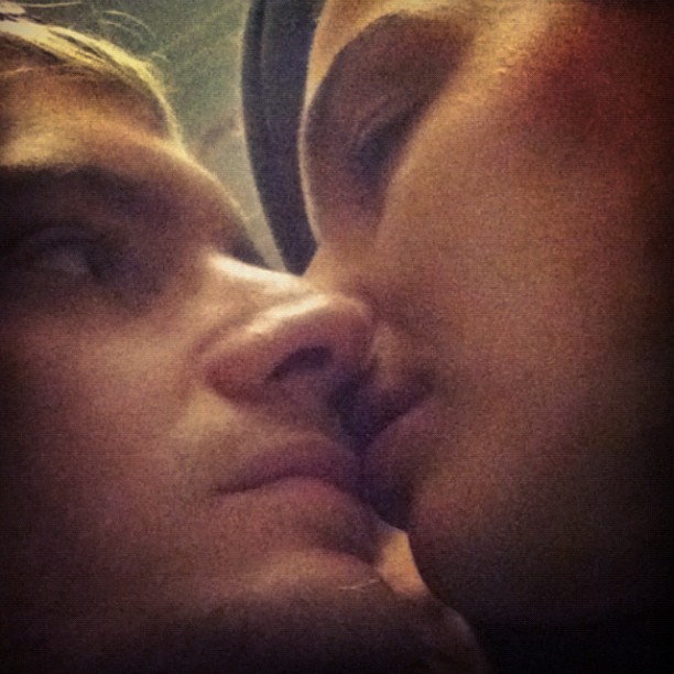 Isis Valverde e o namorado (Foto: Reprodução/Instagram)