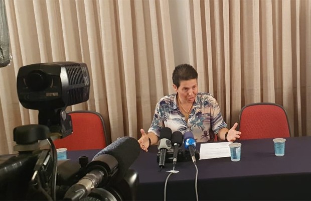 Adriane Bonato durante a coletiva nesta sexta-feira (7) (Foto: Quem) Adriane Bonato durante a coletiva nesta sexta-feira (7) (Foto: Quem)