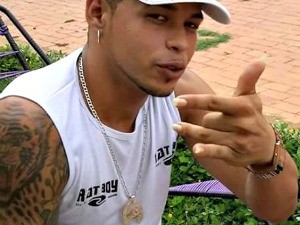Jovem foi morto com um tiro no peito e polícia alega que crime foi motivado por ciúmes  (Foto: Divulgação/Polícia Civil)