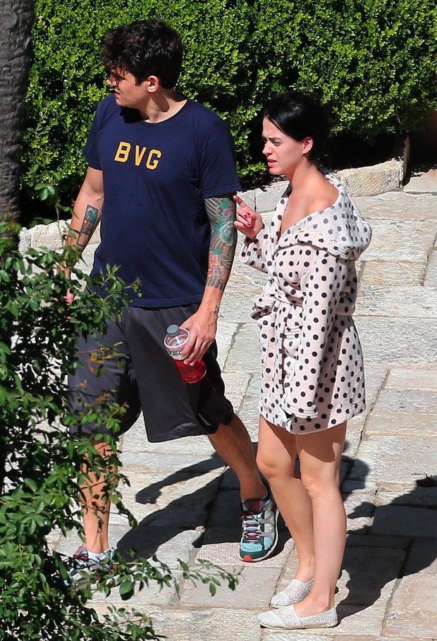 X17 - John Mayer e Katy Perry em casa em Los Angeles, nos Estados Unidos (Foto: X17/ Agência)