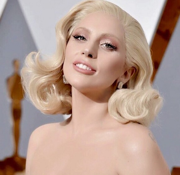 Lady Gaga conta que sua família descobriu sobre abuso sexual durante apresentação no Oscar (Foto: Reprodução/Instagram)