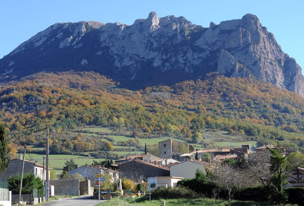 O pico Bugarach, na França, em foto de novembro de 2012 (Foto: AFP)