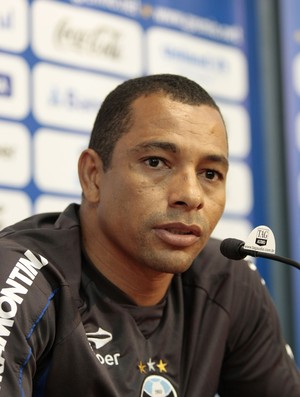 Gilberto Silva concede entrevista no Olímpico (Foto: Wesley Santos/Agência PressDigital)