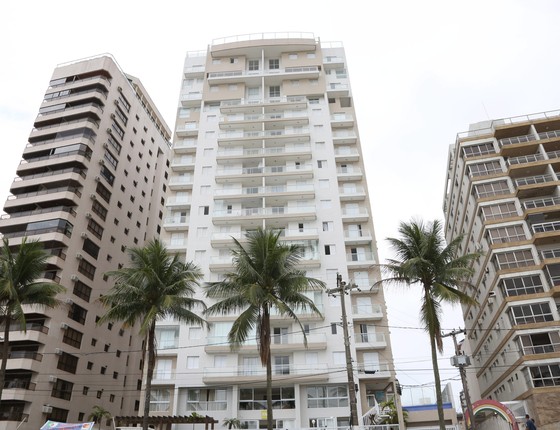 Fachada do edificio Solaris, na praia Asturias, Guaruja. (Foto: Marcos Alves / Ag. O Globo)