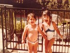 Kim Kardashian posta foto de quando era criança ao lado da irmã