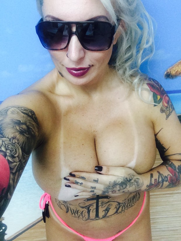 EGO Sabrina Boing Boing Faz Topless E Revela Desejo De Posar Nua