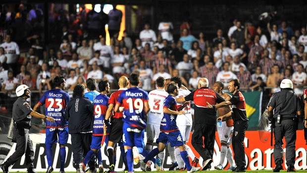 Confusão, São Paulo e Tigre (Foto: Agência AFP)