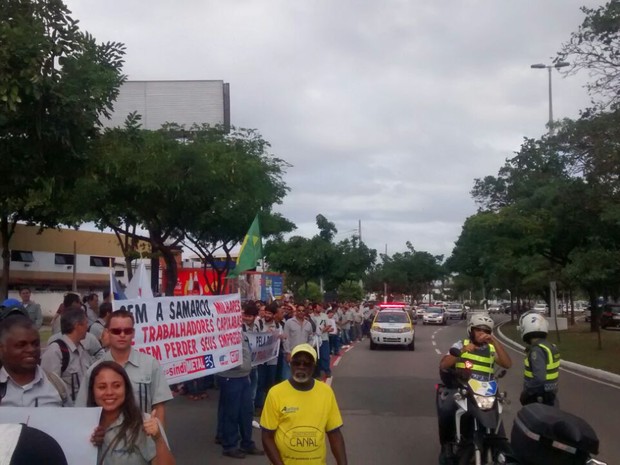 Manifestantes seguem em passeata até a Assembleia Legislativa em Vitória (Foto: VC no ESTV )