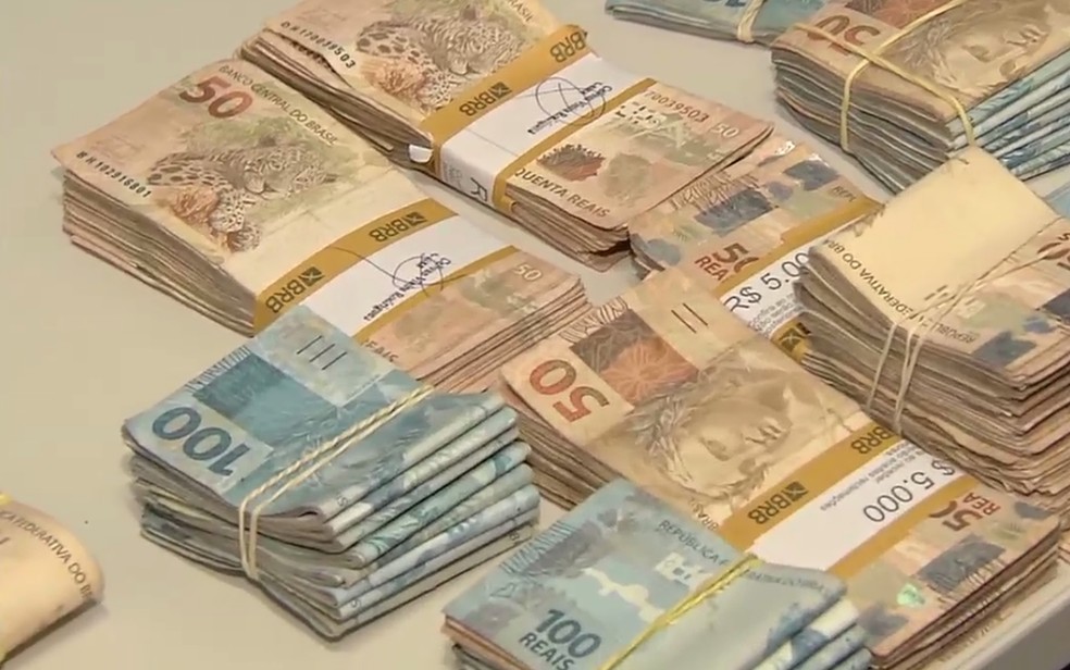 Polícia apreendeu R$ 150 mil com grupo suspeito de fraudar vestibulares de medicina, em Goiás (Foto: Reprodução/TV Anhanguera)