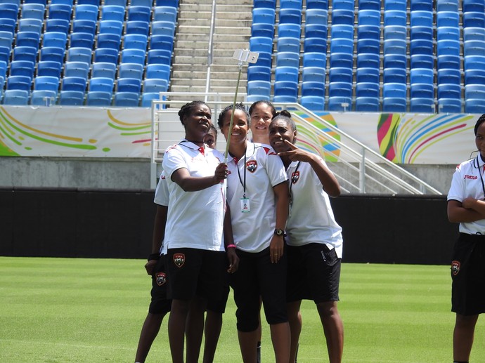 Jogadoras de Trinidad e Tobago na Arena Dunas (Foto: Cíntia Barlem)