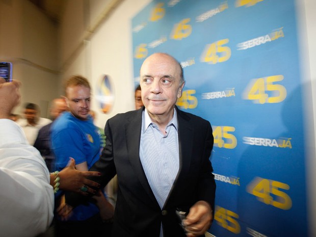 O candidato derrotado à prefeitura de São Paulo, José Serra (PSDB), fez um pronunciamento no diretório municipal do partido, no Centro da capital paulista (Foto: Daniel Teixeira/Estadão Conteúdo)