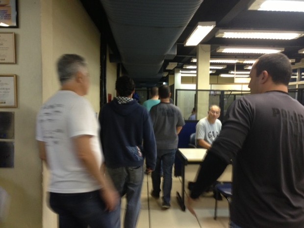 Detidos na operação para buscar envolvidos em vandalismo durante protestos no Rio (Foto: Mariucha Machado/G1)