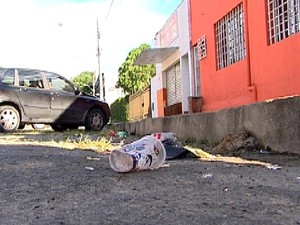 Lojistas reclamam de depredação, lixo e sexo em região em Divinópolis, MG (Foto: Reprodução/TV Integração)