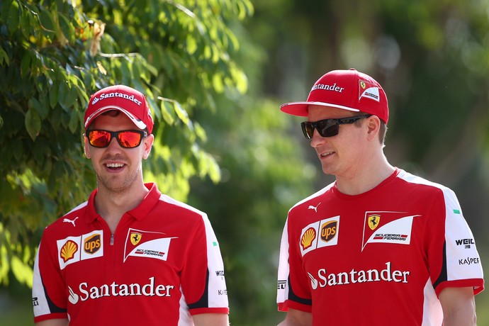 Sebastian Vettel faz boa temporada pela Ferrari, mas desempenho de Kimi Raikkonen está aquém do esperado (Foto: Getty Images)
