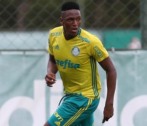 Perto de estrear em 2017, Mina ganha aumento salarial do Palmeiras