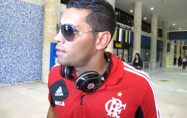 Andre Santos desembarque Flamengo (Foto: Richard Souza)