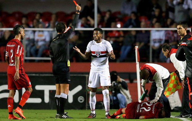 São Paulo x Flamengo - Michel Bastos cartão vermelho (Foto: Getty Images)