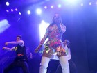Anitta usa roupa transparente em apresentação no Rio