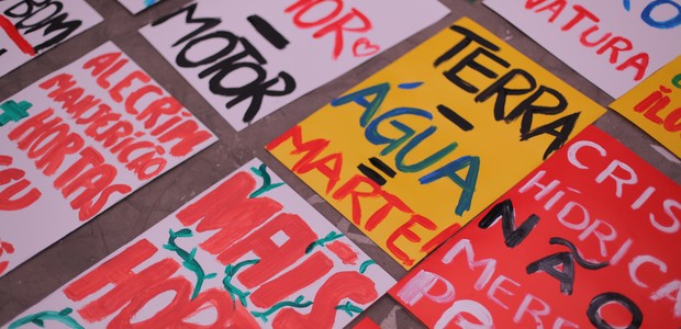 Cartazes para a Marcha do Clima, que acontece em São Paulo. A mobilização por um acordo em Paris está crescendo (Foto: divulgação )
