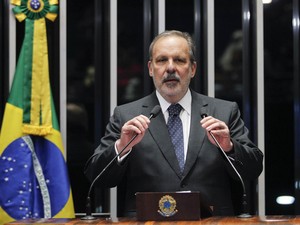 O senador Armando Monteiro(PTB-PE) discursa na sessão da votação do processo de impeachment da presidente Dilma no Senado, em Brasília (Foto: Beto Barata/Agência Senado)