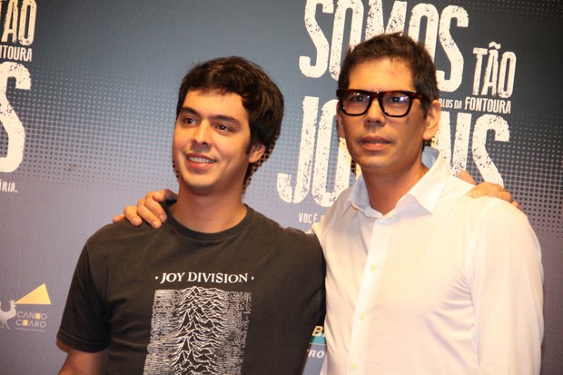 Dado Villa-Lobos e o filho Nicolau na pré-estreia de "Somos tão Jovens" (Foto: Thyago Andrade e Graça Paes / Foto Rio News)