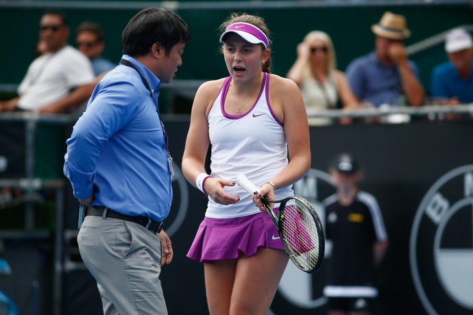 Jelena Ostapenko se explica após incidente (Foto: Getty Images) Jelena Ostapenko se explica após incidente (Foto: Getty Images)