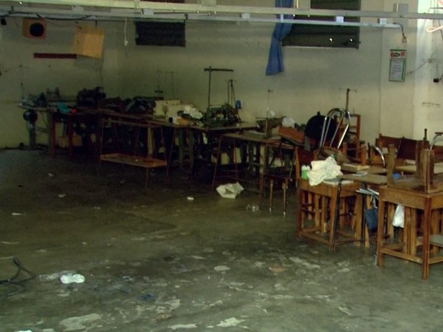 Fábrica foi encontrada abandonada por funcionários após férias coletivas (Foto: Luciano Tolentino / EPTV)