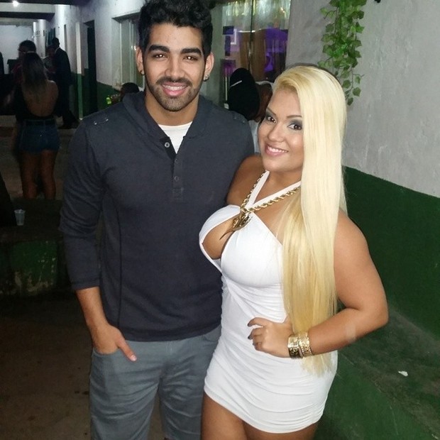 Cantor Dilsinho e Mulher Filé em show no Rio (Foto: Instagram/ Reprodução)