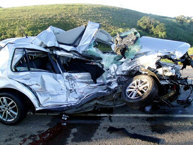 Motorista morreu após se chocar de frente com caminhão na BR-491 (Foto: Jornal Jogo Sério)
