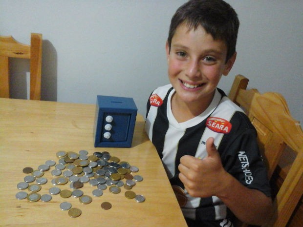 Menino está guardando dinheiro para personalizar o fusca e para a faculdade (Foto: Arquivo Pessoal)