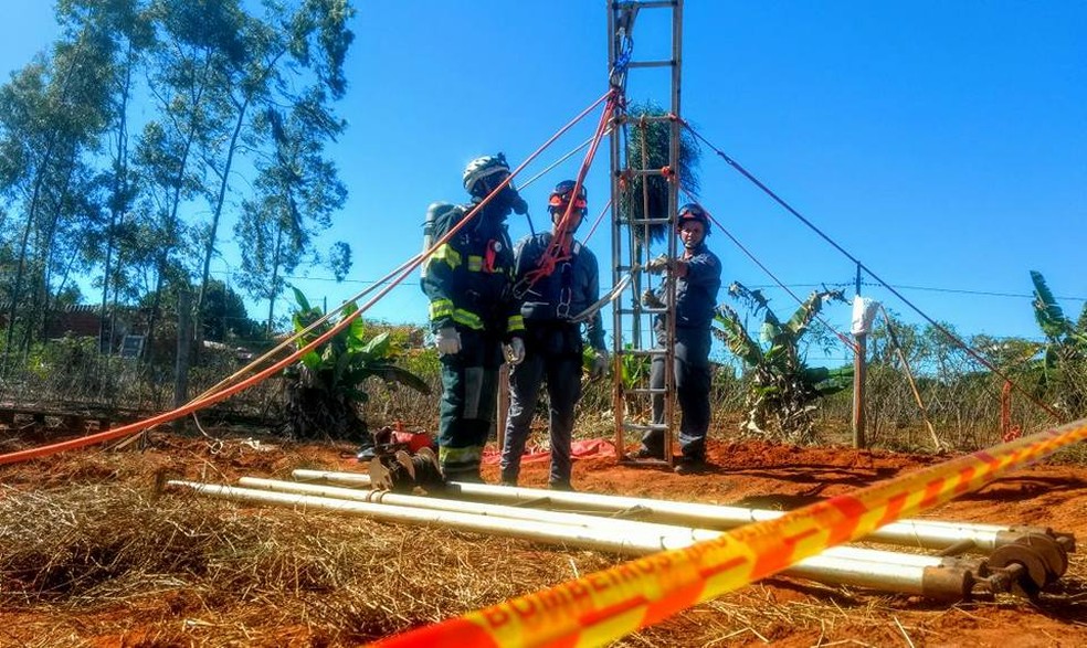 Bombeiros utilizaram equipamentos especiais durante o resgate (Foto: Corpo de Bombeiros/Cedida)