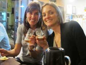 Suzana Jones (à direita) e a amiga Jana Pearl, que vieram dos EUA para o Brasil há três anos (Foto: Daniela Braun/G1)