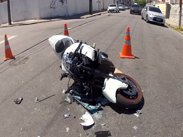 Homem atropela pessoa no trânsito e descobre que é o primo (Foto: Marcélio Bezerra/TV Verdes Mares) Homem atropela pessoa no trânsito e descobre que é o primo (Foto: Marcélio Bezerra/TV Verdes Mares)