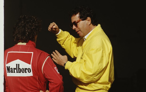 Cesare Fiorio e Alain Prost, na Ferrari, em 1990 (Foto: Getty Images)